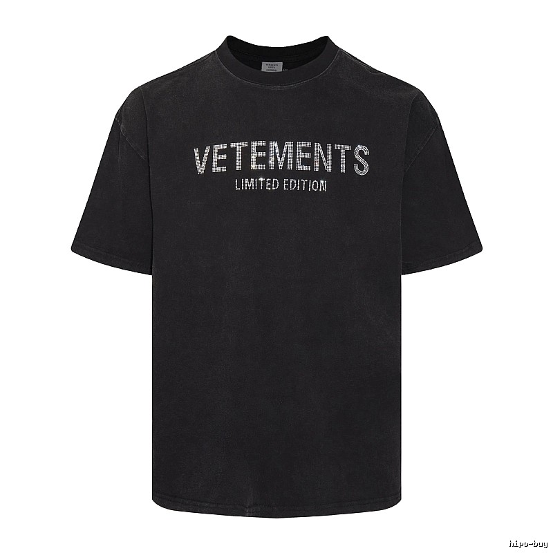Logo Detail Statement graphic T-shirt Black Colorful Lucky with Relaxed Feel