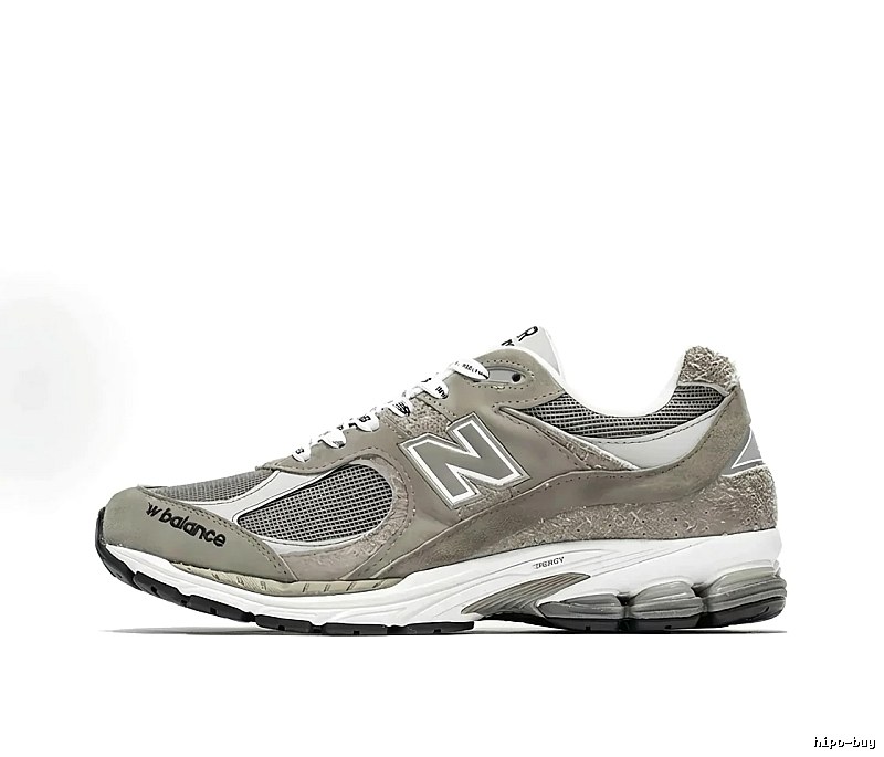 New Balance retro-style gray sports shoes