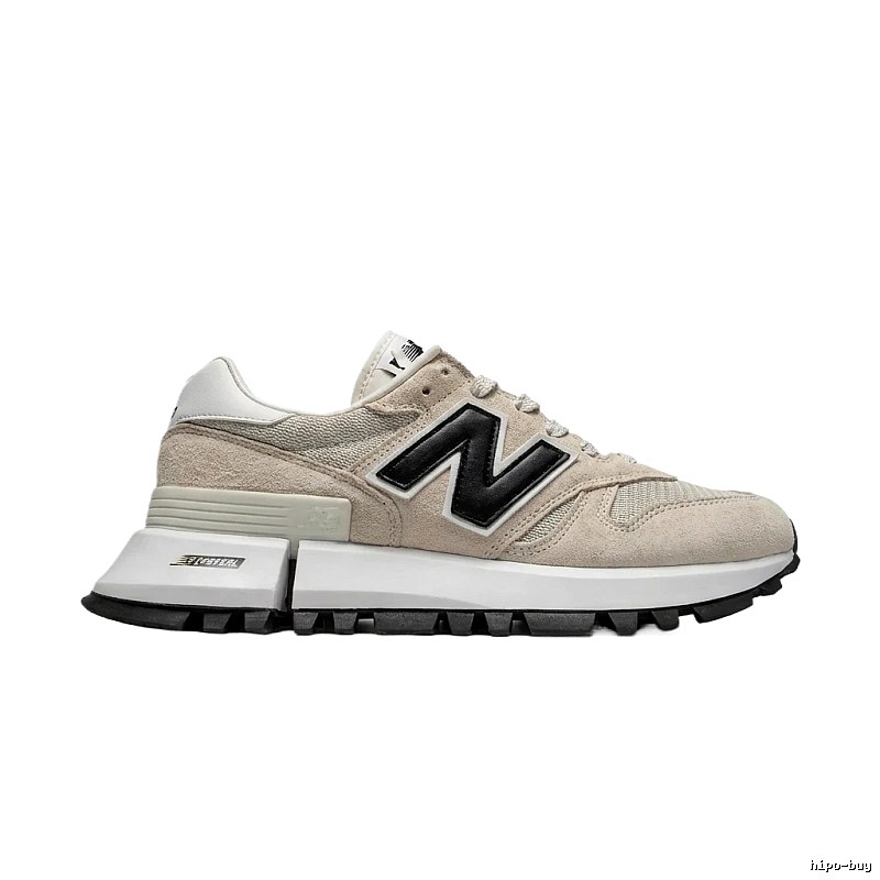New Balance retro-style off-white sneakers