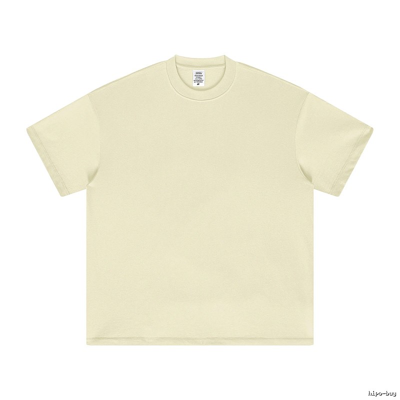 Patterned Plain white T-shirt Minimal White Short with Polished Detail
