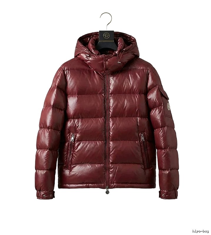 The classic burgundy down jacket of Moncler